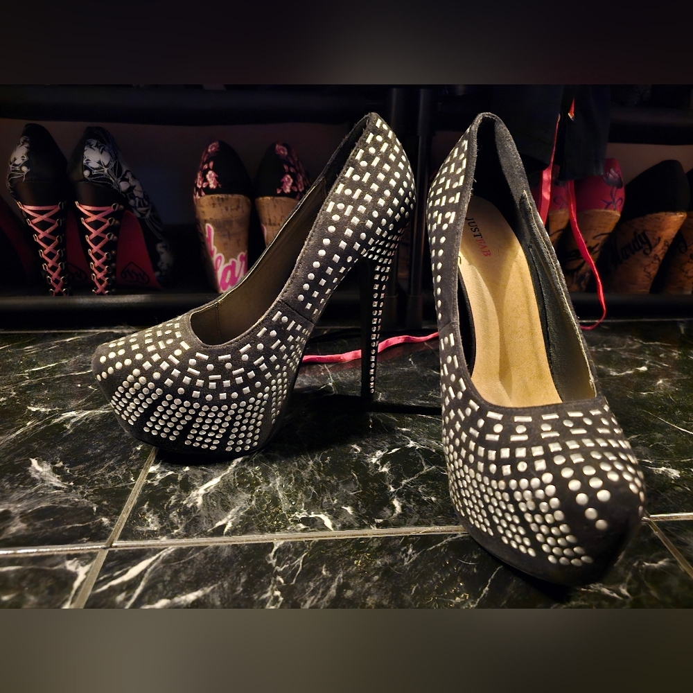Women's Size 8.5 Black Just Fab Stilettos W/ Chrome Hardware Excellent Condition